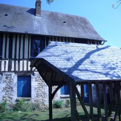 Rénovation complète d'un abri de jardin en ardoises.