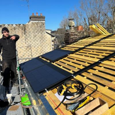 Pose dans centre ville ROUEN, des panneaux solaires sur toiture maison 