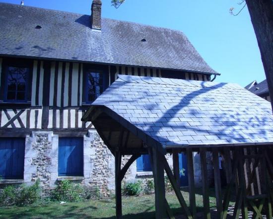 Rénovation complète d'un abri de jardin en ardoises.