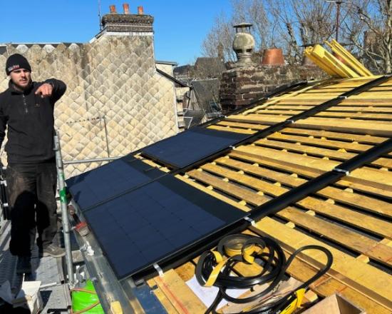 Pose dans centre ville ROUEN, des panneaux solaires sur toiture maison 